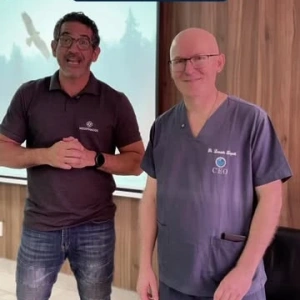 Na tarde do dia 26/02, o CEO – Centro de Excelência em Oftalmologia realizou uma tarde especial de cirurgias de Lentes Fácicas ao vivo, promovendo capacitação para profissionais de toda a América Latina, em parceria com a @Mediphacos. 👁️✨  As cirurgias foram realizadas pelo médico especialista Dr. Leonardo Torquetti, referência na área, garantindo segurança, precisão e excelência em cada procedimento.  Foram realizadas diversas cirurgias, todas com resultados fantásticos, reforçando o compromisso do CEO com a inovação, tecnologia e alto padrão técnico em oftalmologia.  👉 Acompanhem os próximos conteúdos para conferir alguns depoimentos pós-cirúrgicos e ver de perto a transformação na vida dos pacientes!